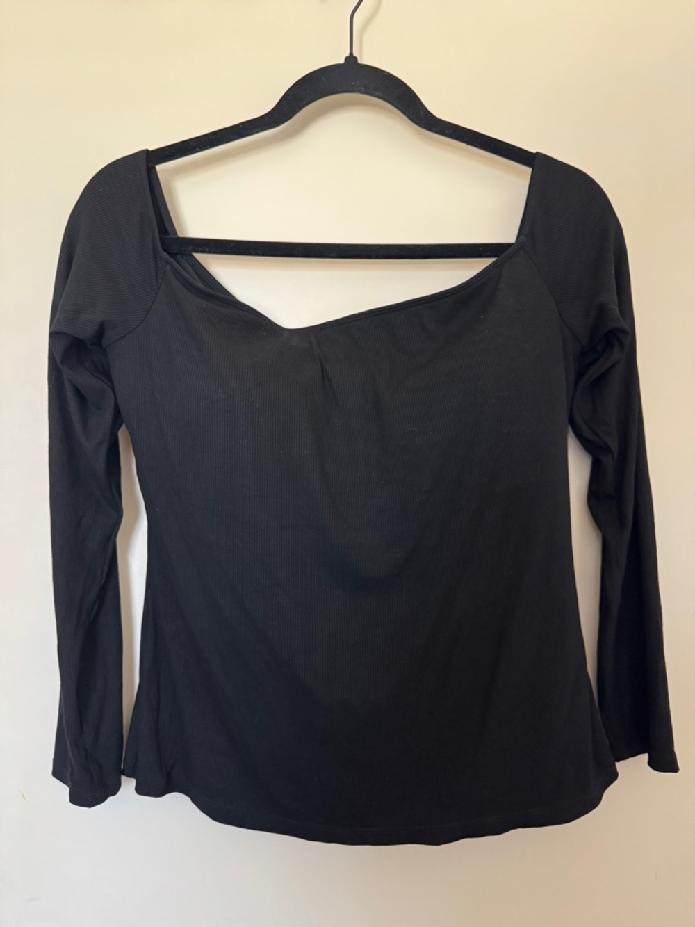 Halara NWOT Black Long-Sleeve Scoop Neck Women's Top with Shelf Bra size L